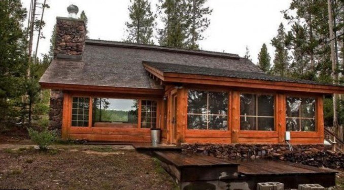 Bruce Willis Log Cabin compound Bruce Willis house