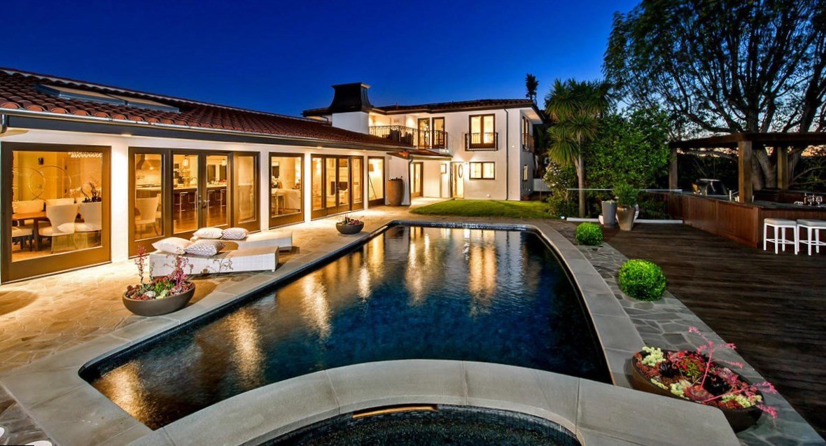Mila Kunis   House in Beverly Hills Mila Kunis house