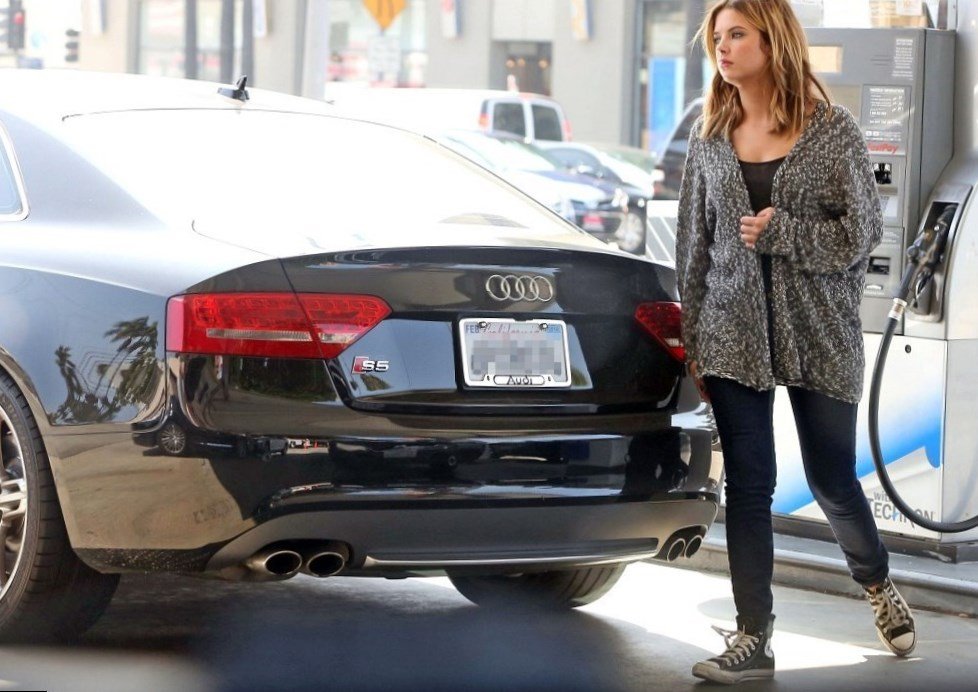 Ashley Benson  Range Rover Ashley Benson cars