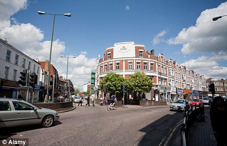 Amanda-Holden-penthouse-apartment-in-Richmond-London