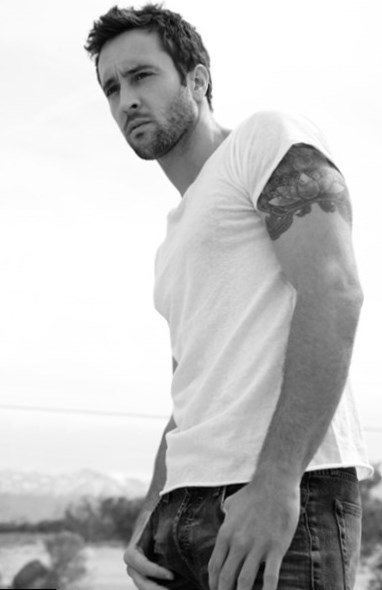 Alex O'Longhlin net worth