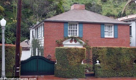 Alex Pettyfer house in Beverly Hills, USA Alex Pettyfer house