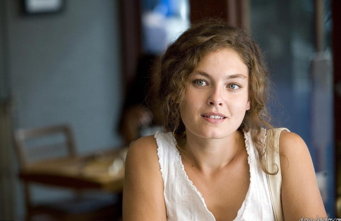 Alexa Davalos net worth