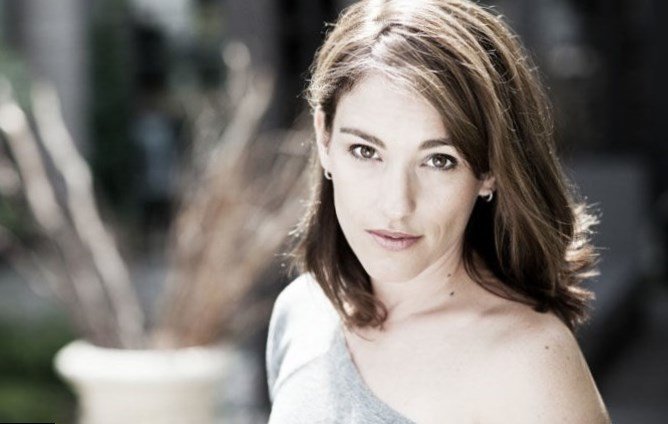 Amy Jo Johnson net worth Amy Jo Johnson net worth