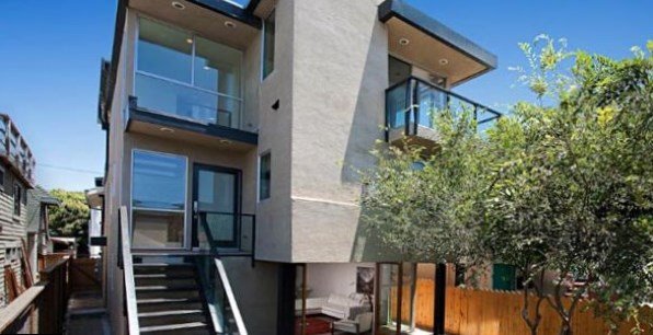 Anna Paquin in beach house in Los Angeles' trendy Venice Anna Paquin in beach house in Los Angeles' trendy Venice