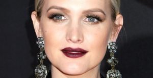 Ashlee Simpson. House in Oak Pass Road in Beverly Hills